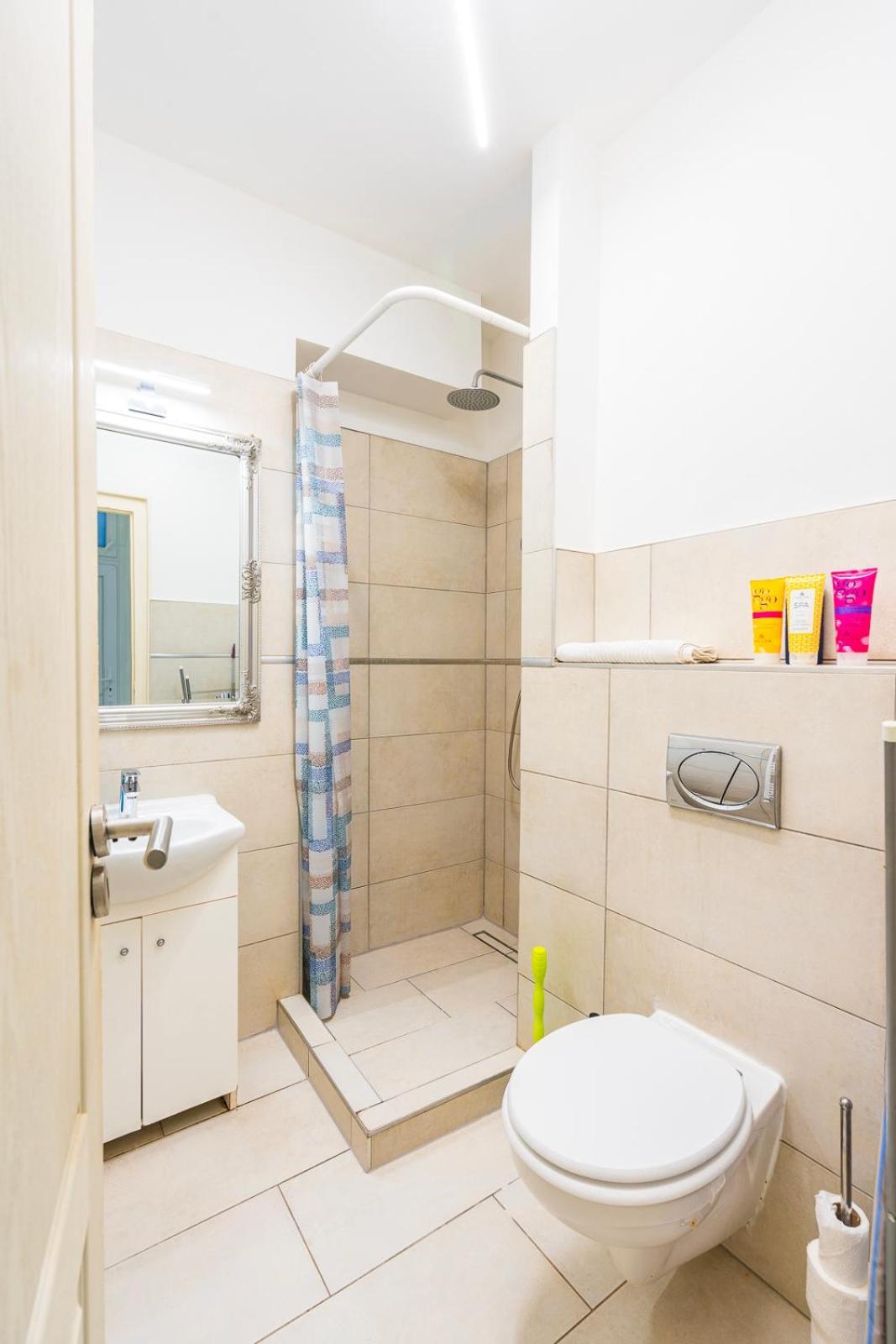 Apartment Little Hideaway Right Next Margaret Island Budapest